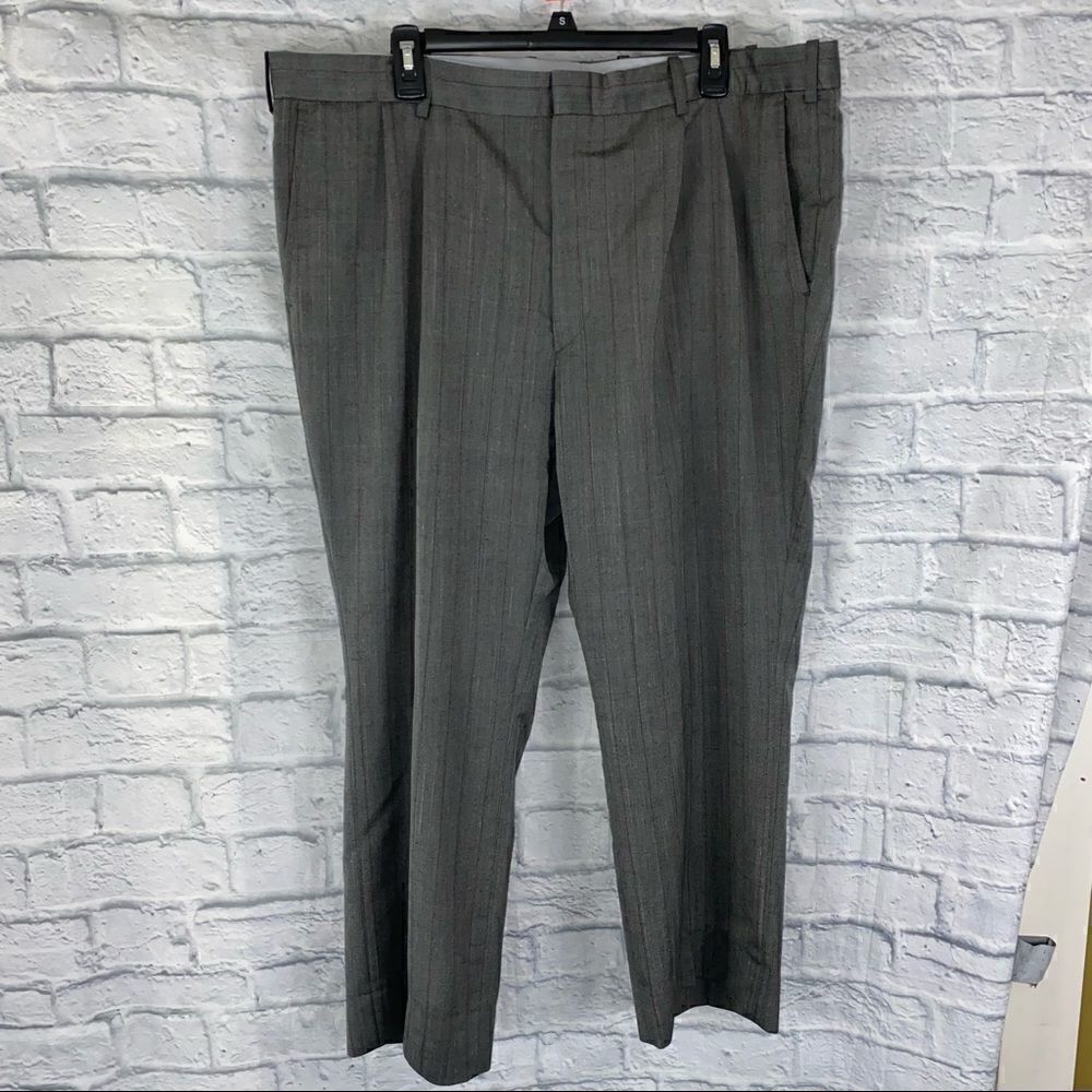 Mens grey w/light check print pleated dress pants